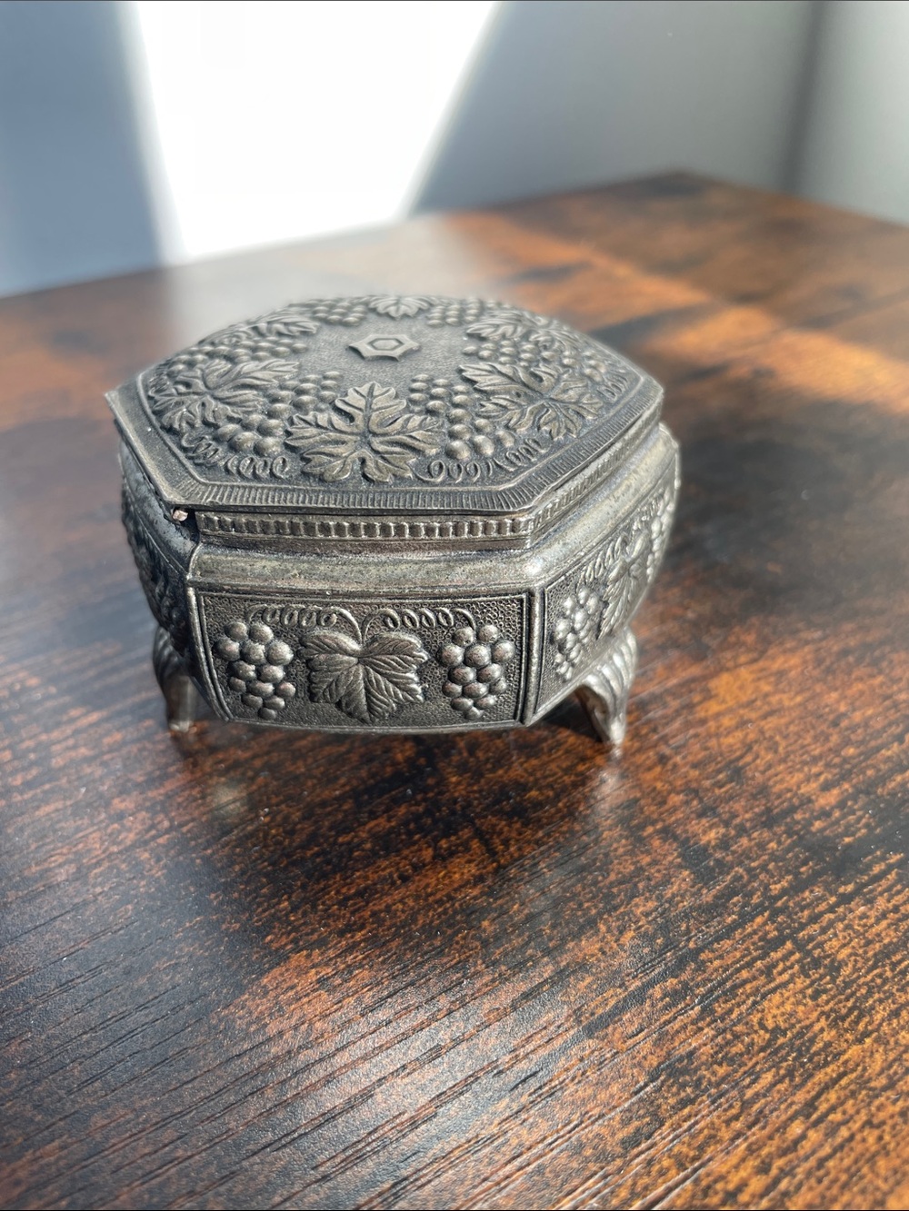 Japan grape leaf trinket jewelry box silver tone vintage grapevine